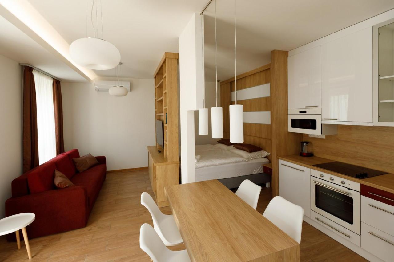 La Bella Centrum Apartmanok Piros/Sarga เฮวิซ ภายนอก รูปภาพ