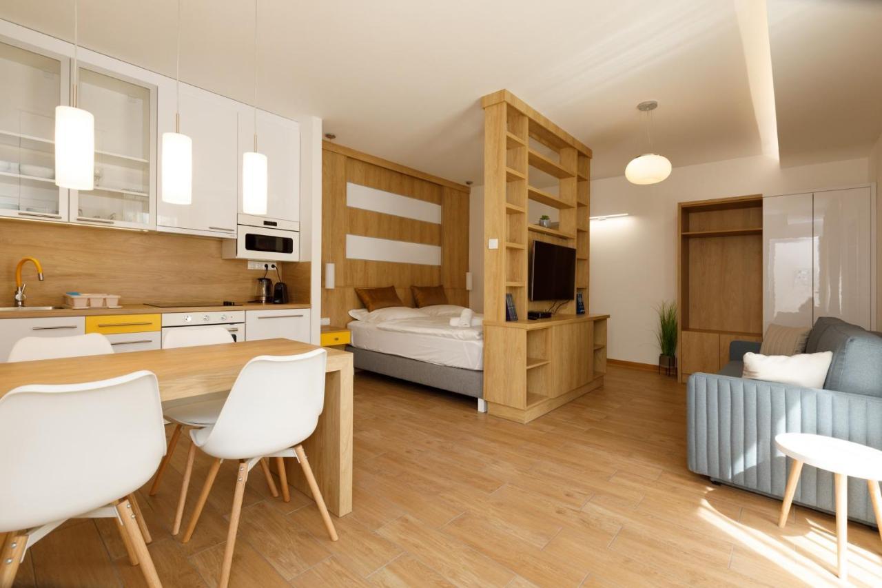 La Bella Centrum Apartmanok Piros/Sarga เฮวิซ ภายนอก รูปภาพ