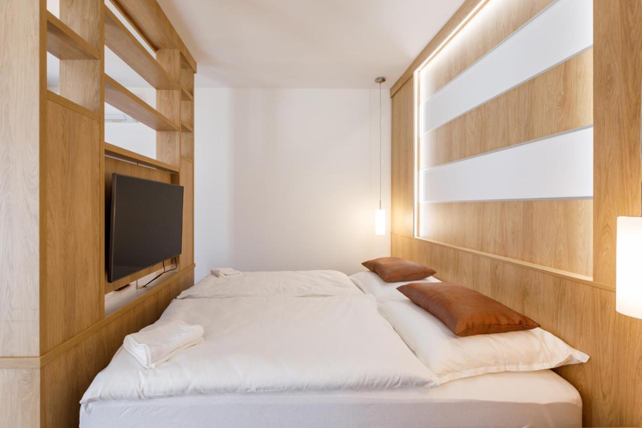 La Bella Centrum Apartmanok Piros/Sarga เฮวิซ ภายนอก รูปภาพ