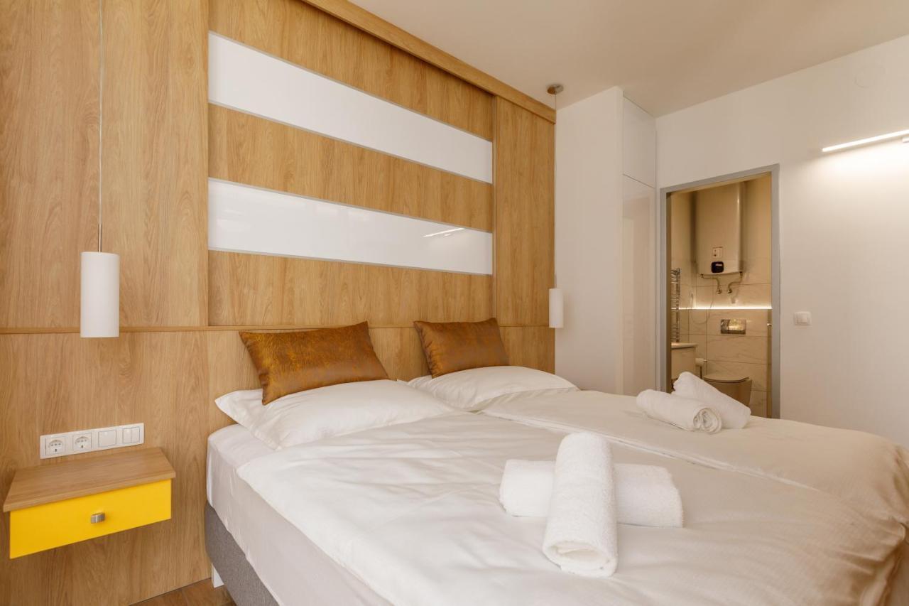 La Bella Centrum Apartmanok Piros/Sarga เฮวิซ ภายนอก รูปภาพ