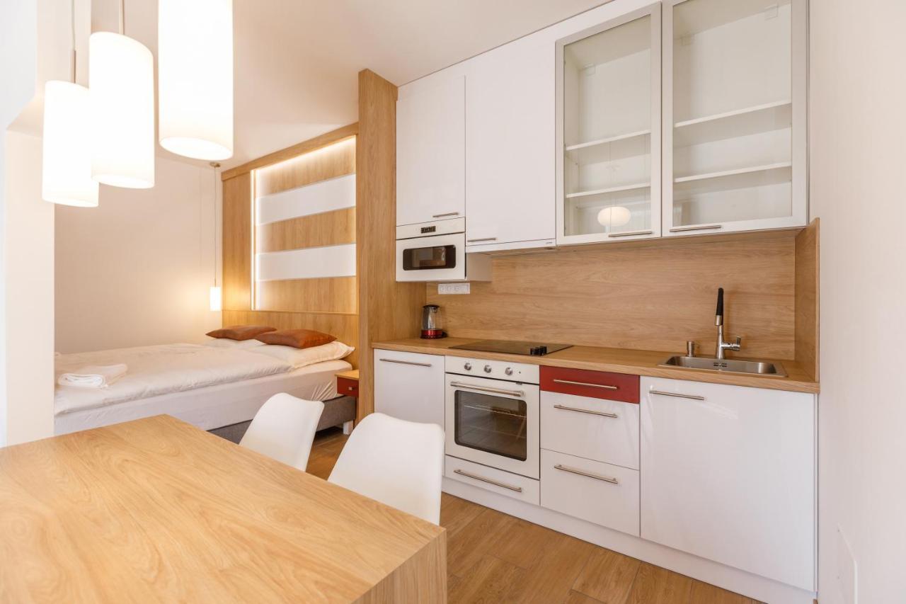 La Bella Centrum Apartmanok Piros/Sarga เฮวิซ ภายนอก รูปภาพ