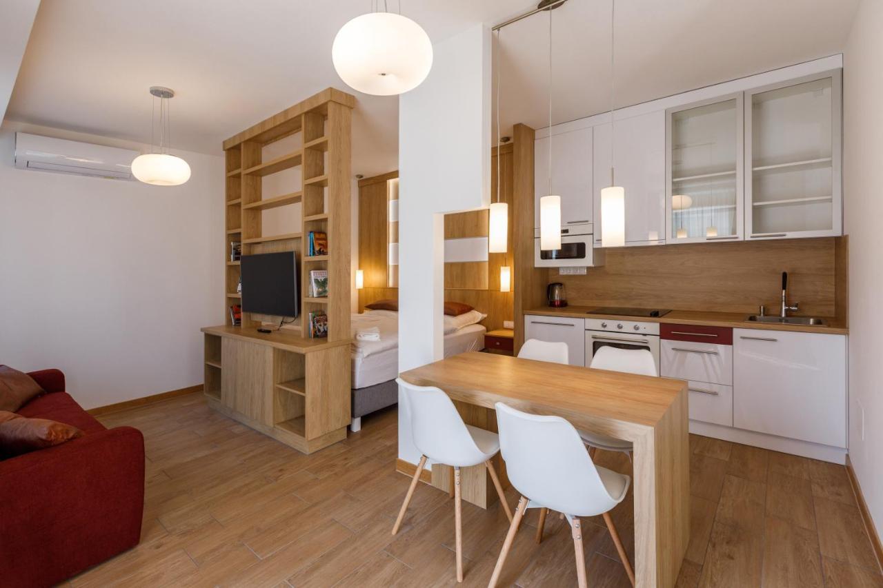 La Bella Centrum Apartmanok Piros/Sarga เฮวิซ ภายนอก รูปภาพ